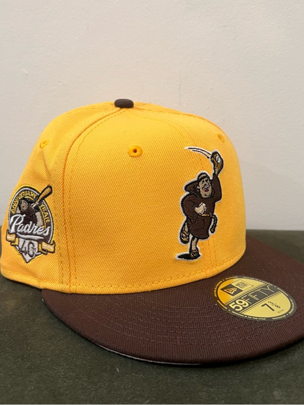 New Era 59FIFTY San Diego Padres Yellow & Brown Fitted Cap - Size 7 3/8 - Picture 2 of 5
